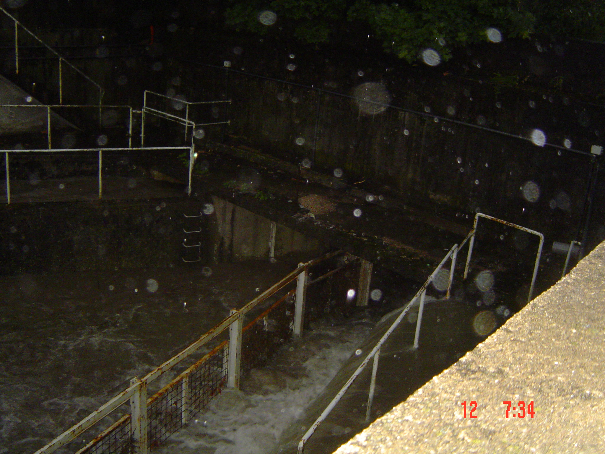 Photo de l'inondation à Dijon datant du 12/08/2008, plus précisément le Suzon au rue du Général Fauconnet.