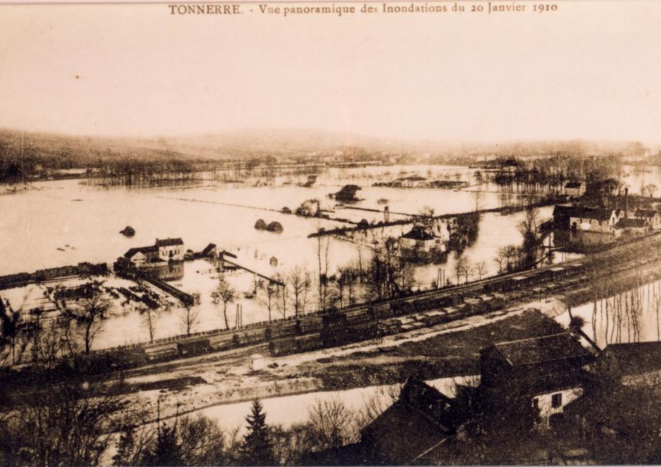 crue de l'Armançon, en janvier 1910, à Tonnerre dans l'Yonne