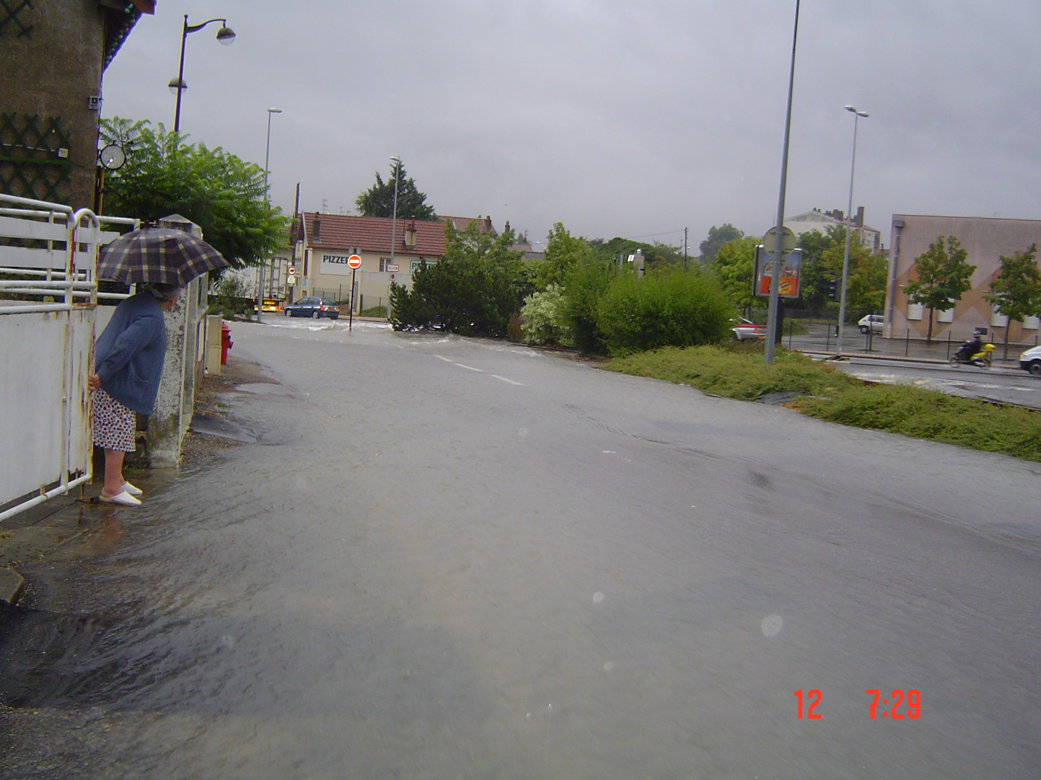 Photo de l'inondation à Dijon datant du 12/08/2008 rue du Faubourg Saint-Martin.