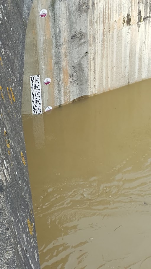 Crue de l'Armançon, en janvier 2018, à Brienon sur Armançon, pont de la route d'Auxerre, dans l'Yonne