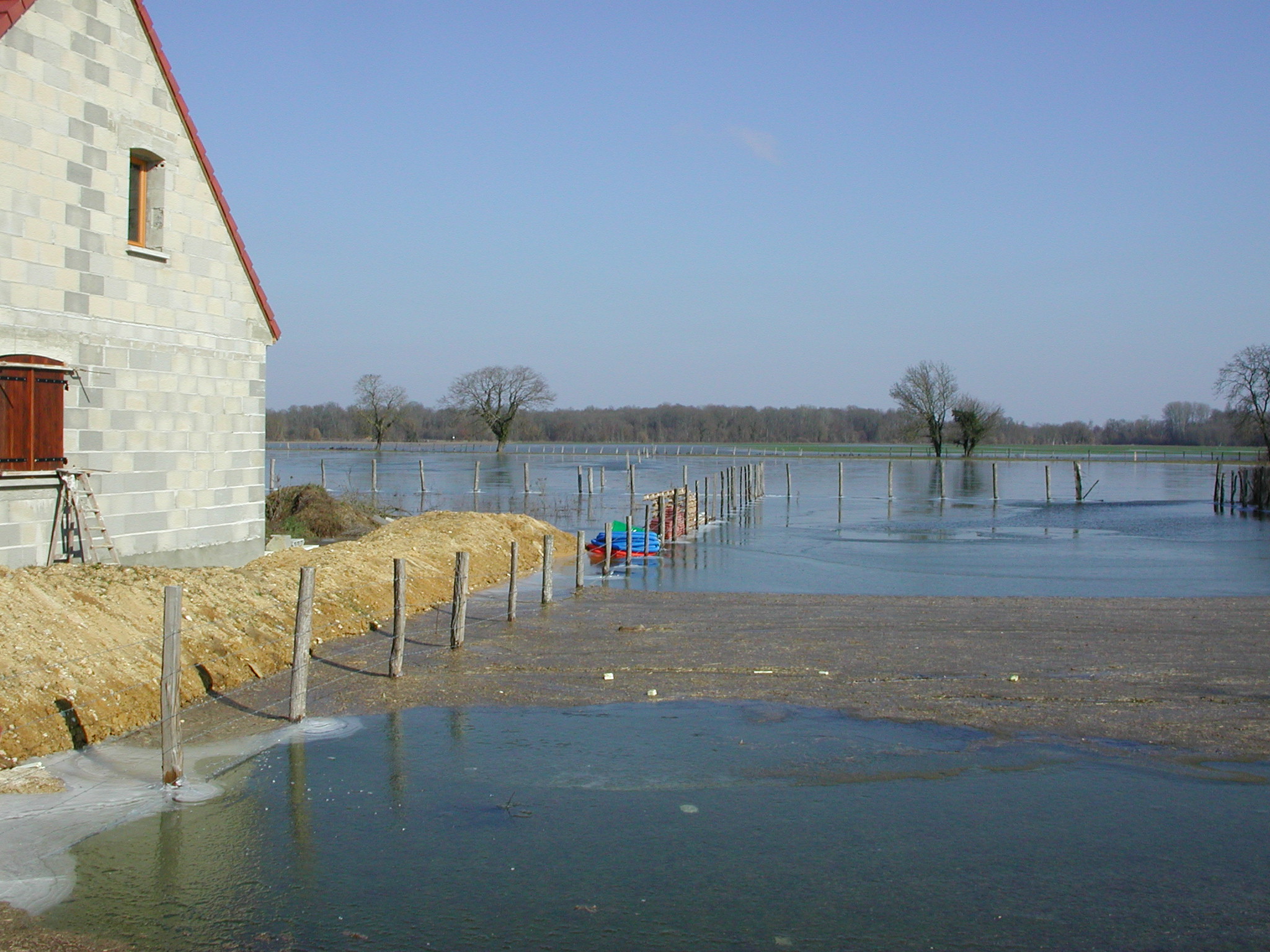 Crue de la Tille, en mars 2006, à Arc sur Tille, le long de la RD 70, en Côte d'Or