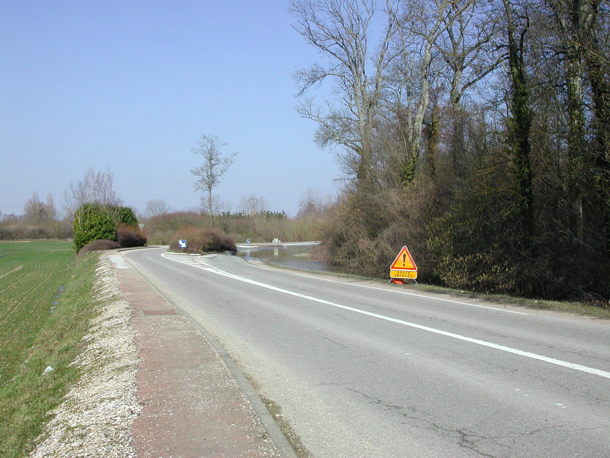 Crue de la Tille, en mars 2006, à Bressey sur Tille, D107 vers autoroute, en Côte d'Or