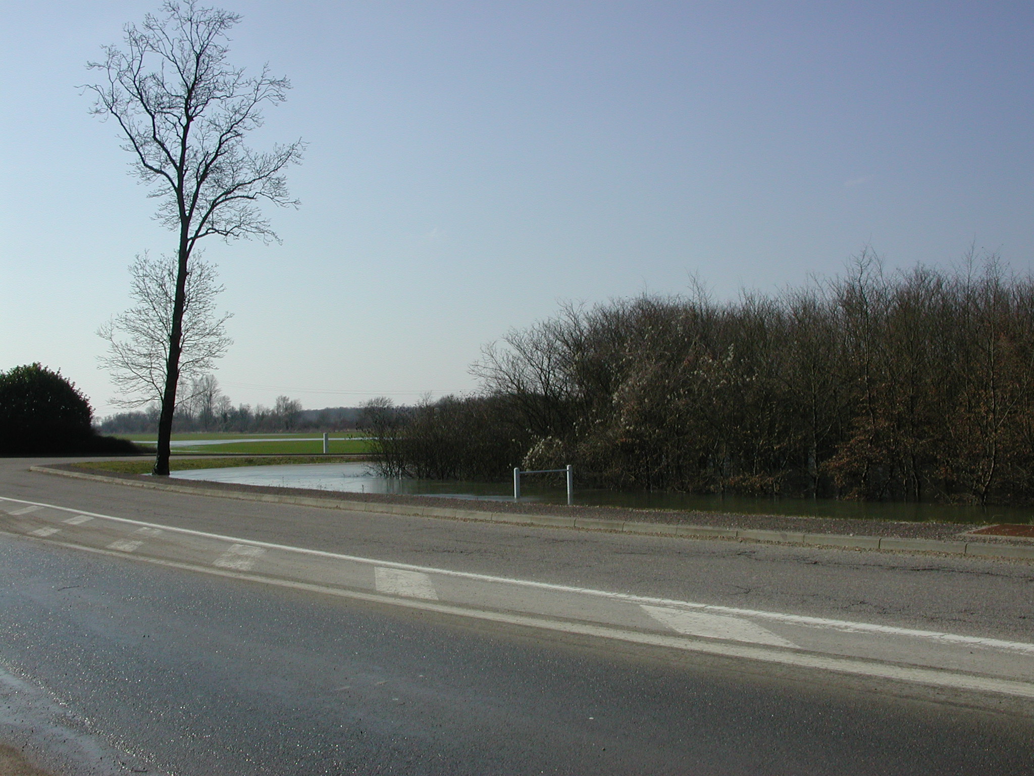 rue de la Tille, en mars 2006, à Bressey sur Tille, route D107, en Côte d'Or