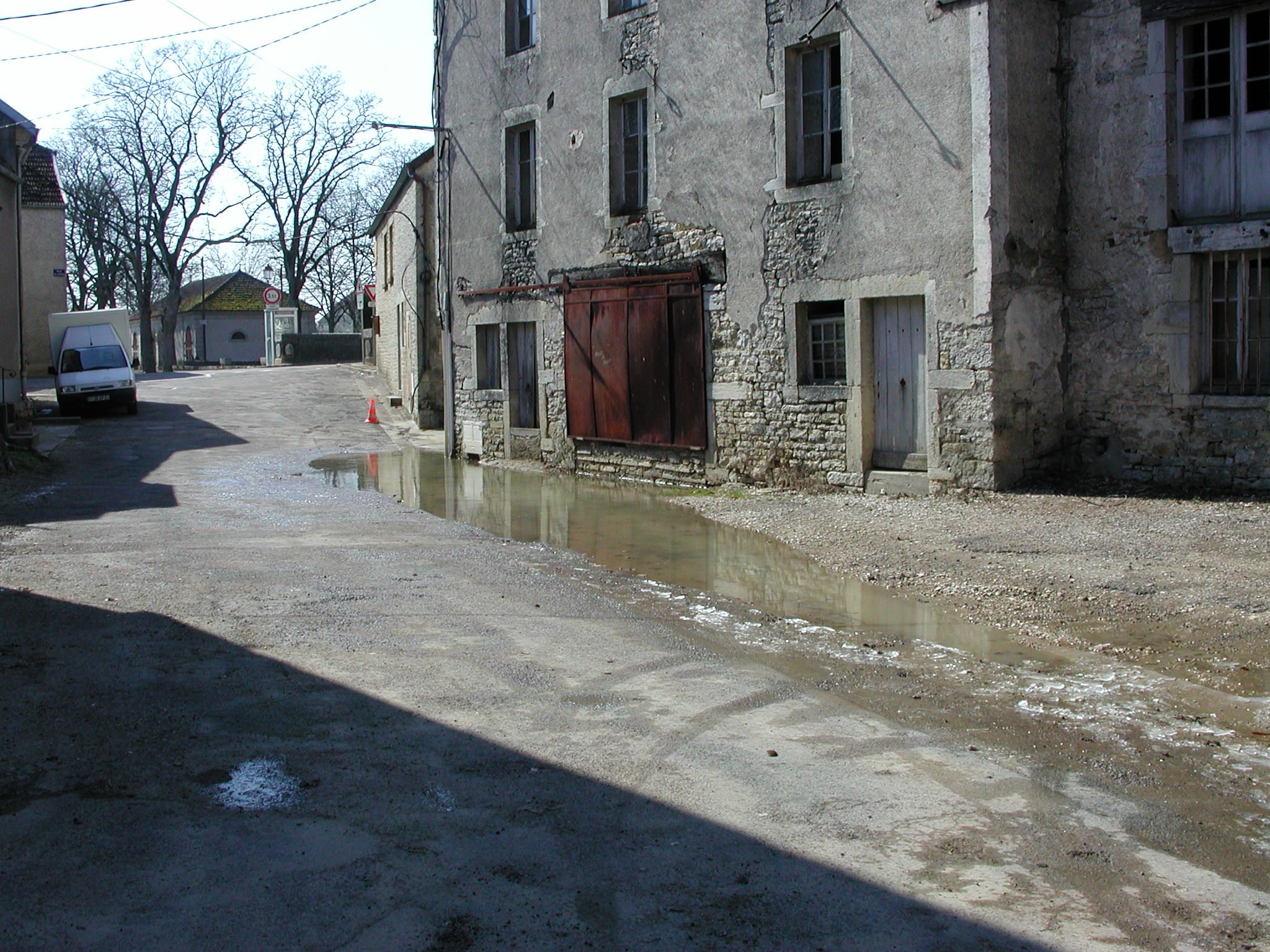 Crue de la Tille, en mars 2006, à Lux, rue du moulin, en Côte d'Or