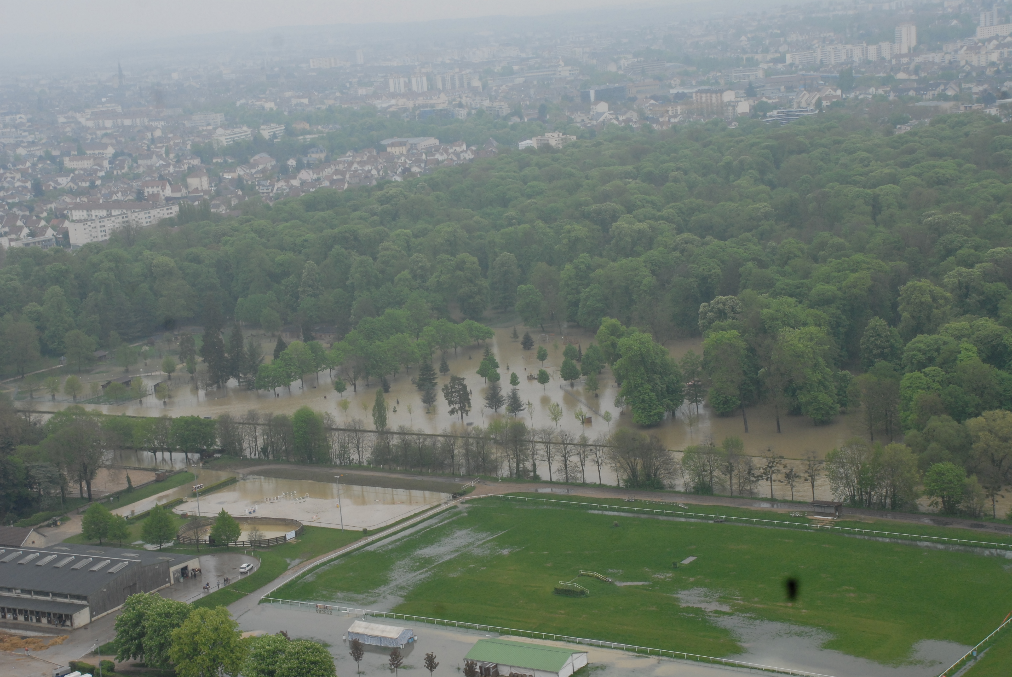 Crue de l'Ouche, en mai 2013, à Longvic et Dijon en Côte d'Or