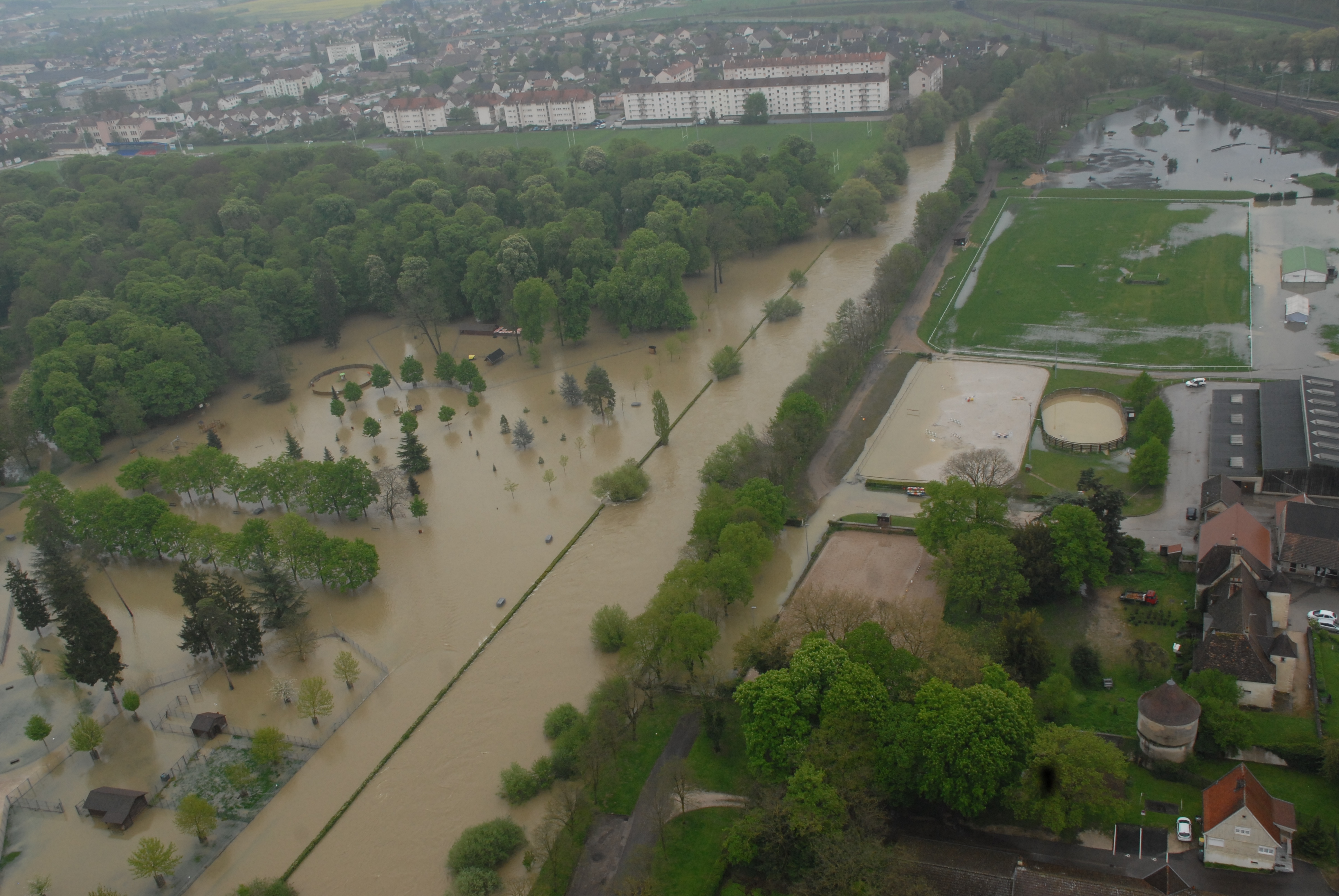 Crue de l'Ouche, en mai 2013, à Longvic et Dijon en Côte d'Or