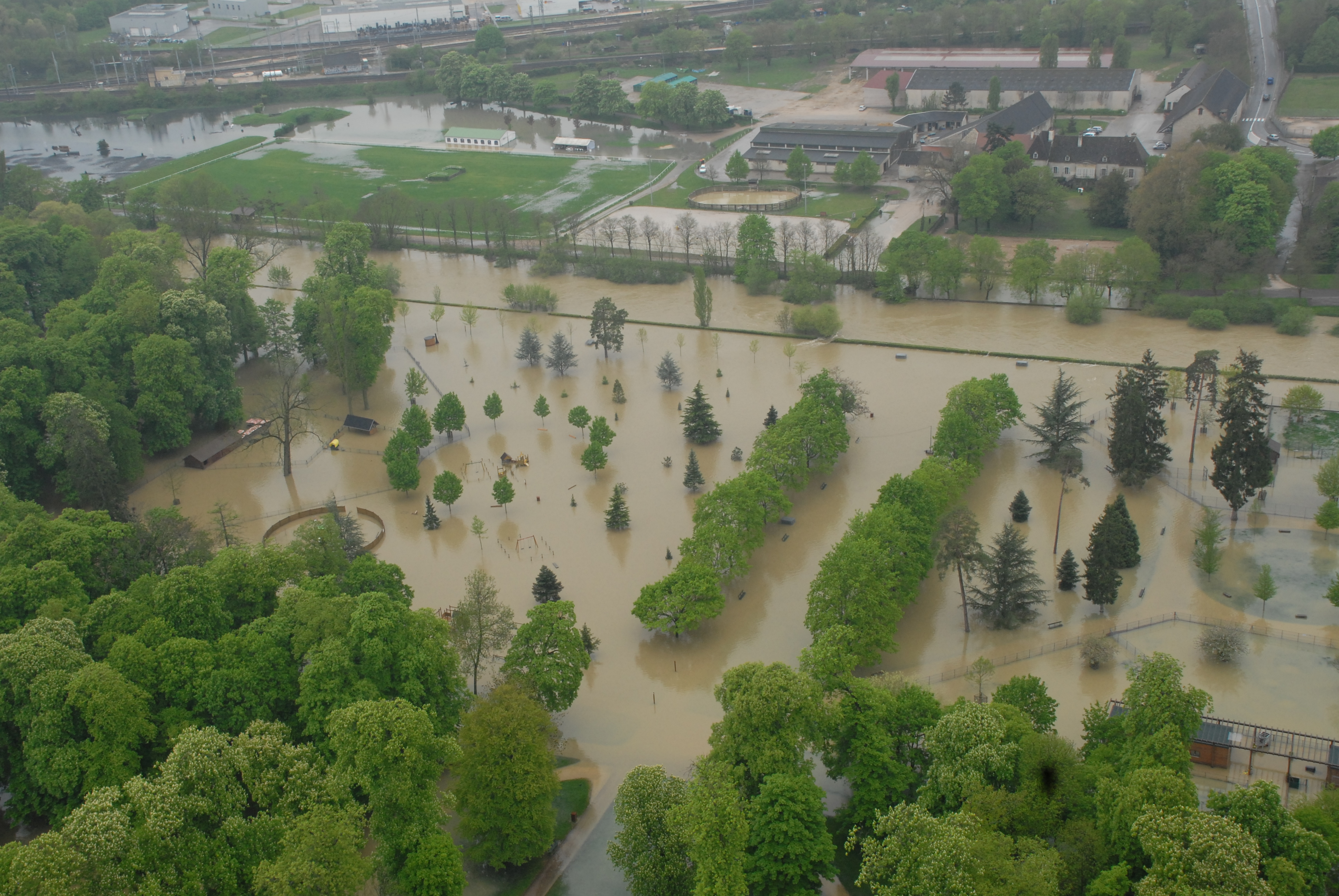 Crue de l'Ouche, en mai 2013, à Longvic et Dijon en Côte d'Or