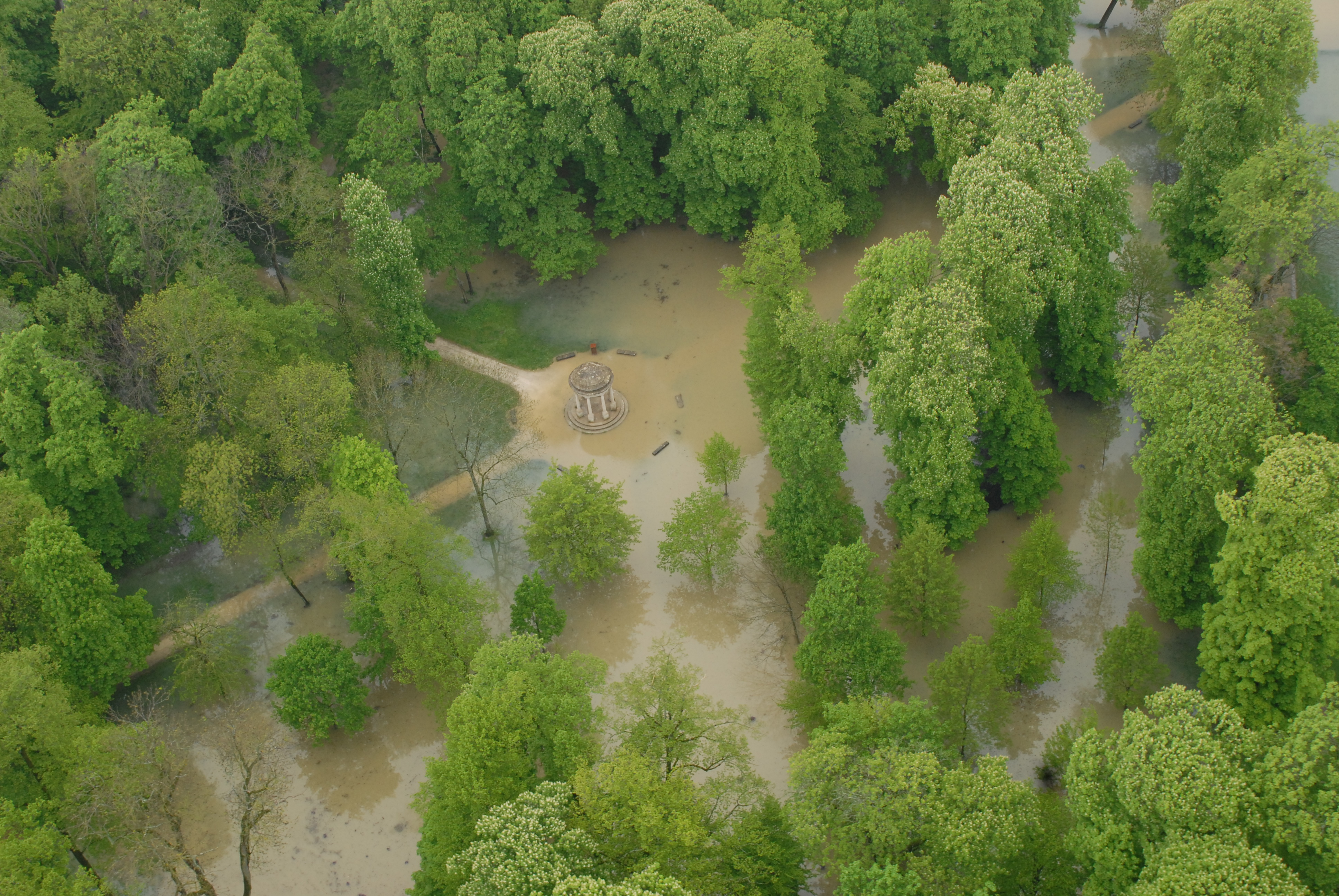 Crue de l'Ouche, en mai 2013, à Dijon, parc de la Colombière, en Côte d'Or