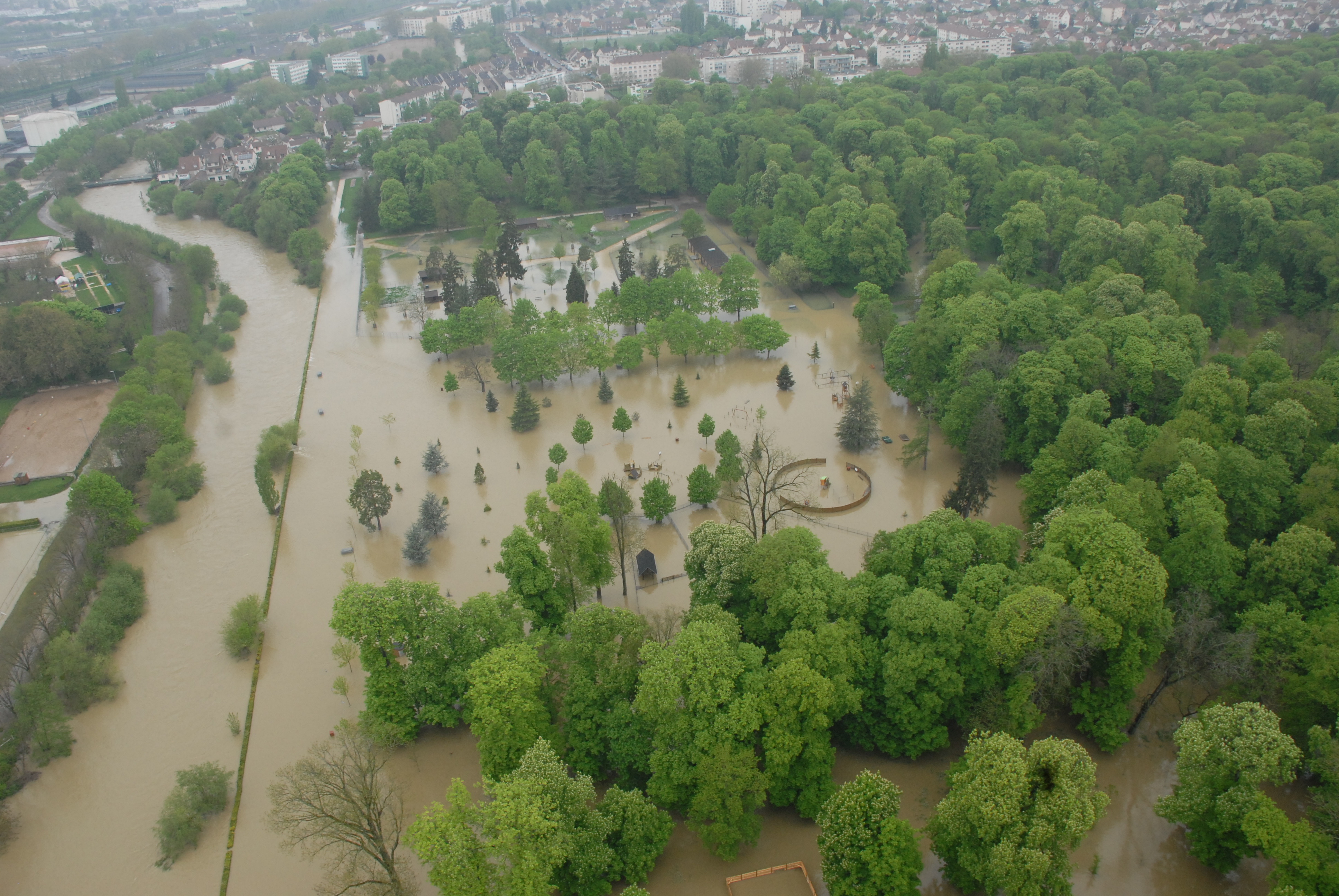 Crue de l'Ouche, en mai 2013, à Dijon, parc de la Colombière, en Côte d'Or