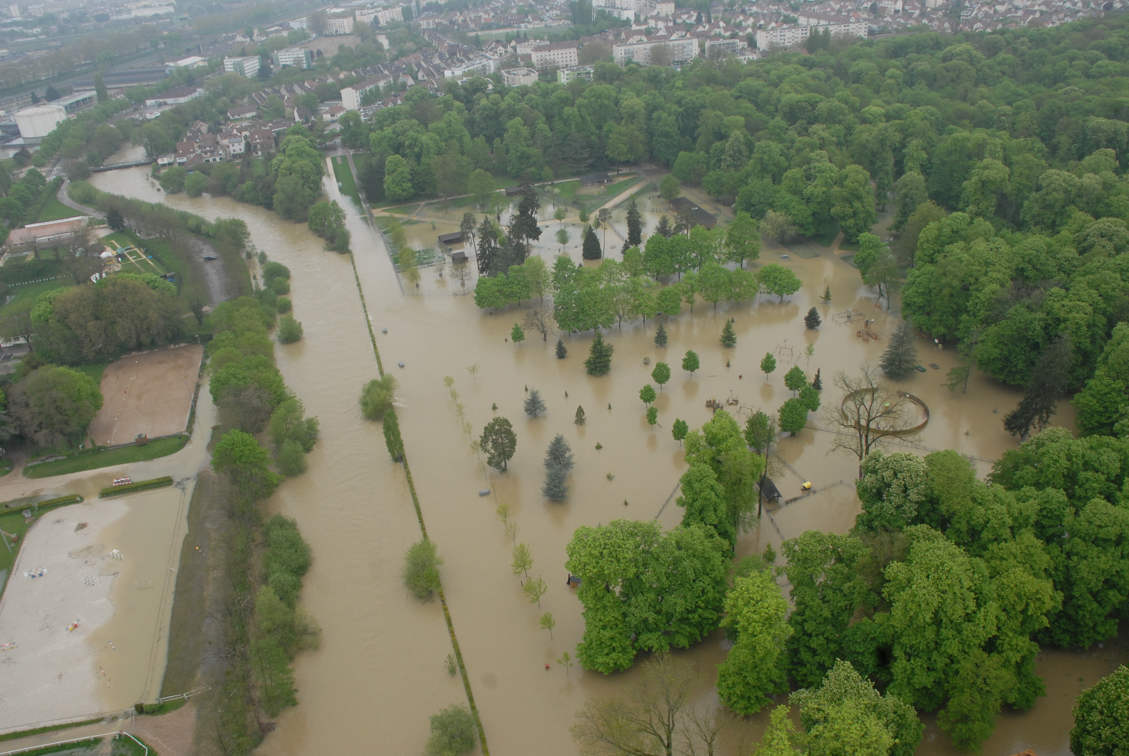 Crue de l'Ouche, en mai 2013, à Longvic et Dijon en Côte d'Or