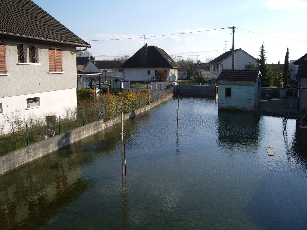 Crue de la fausse rivière, en mars 2006, à Arc sur Tille, rue boulavesin, en Côte d'Or