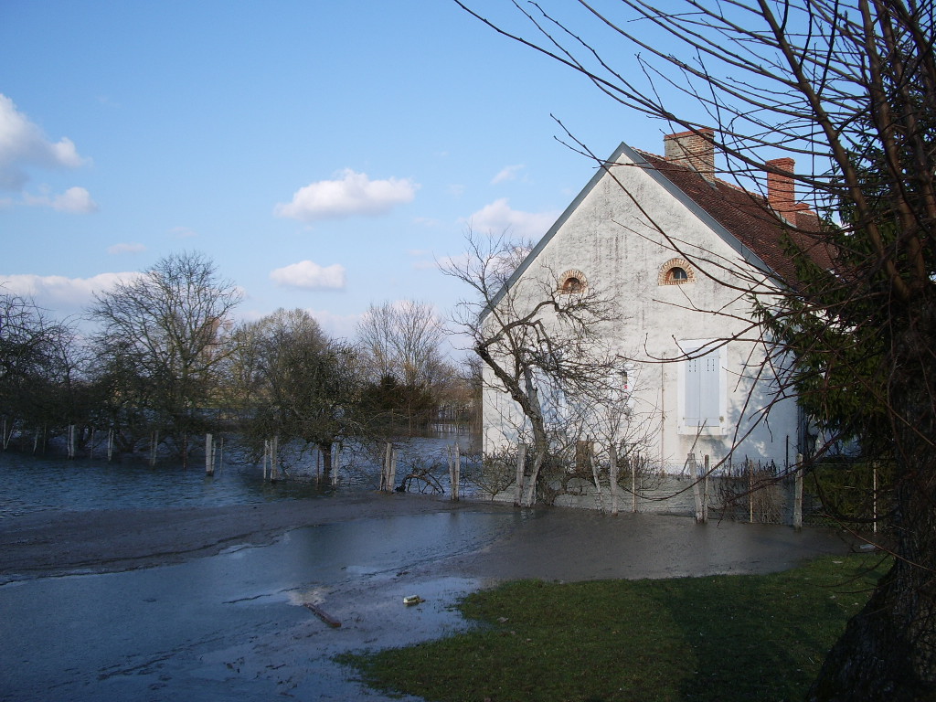 Crue de la fausse rivière, en mars 2006, à Arc sur Tille, rue boulavesin, en Côte d'Or