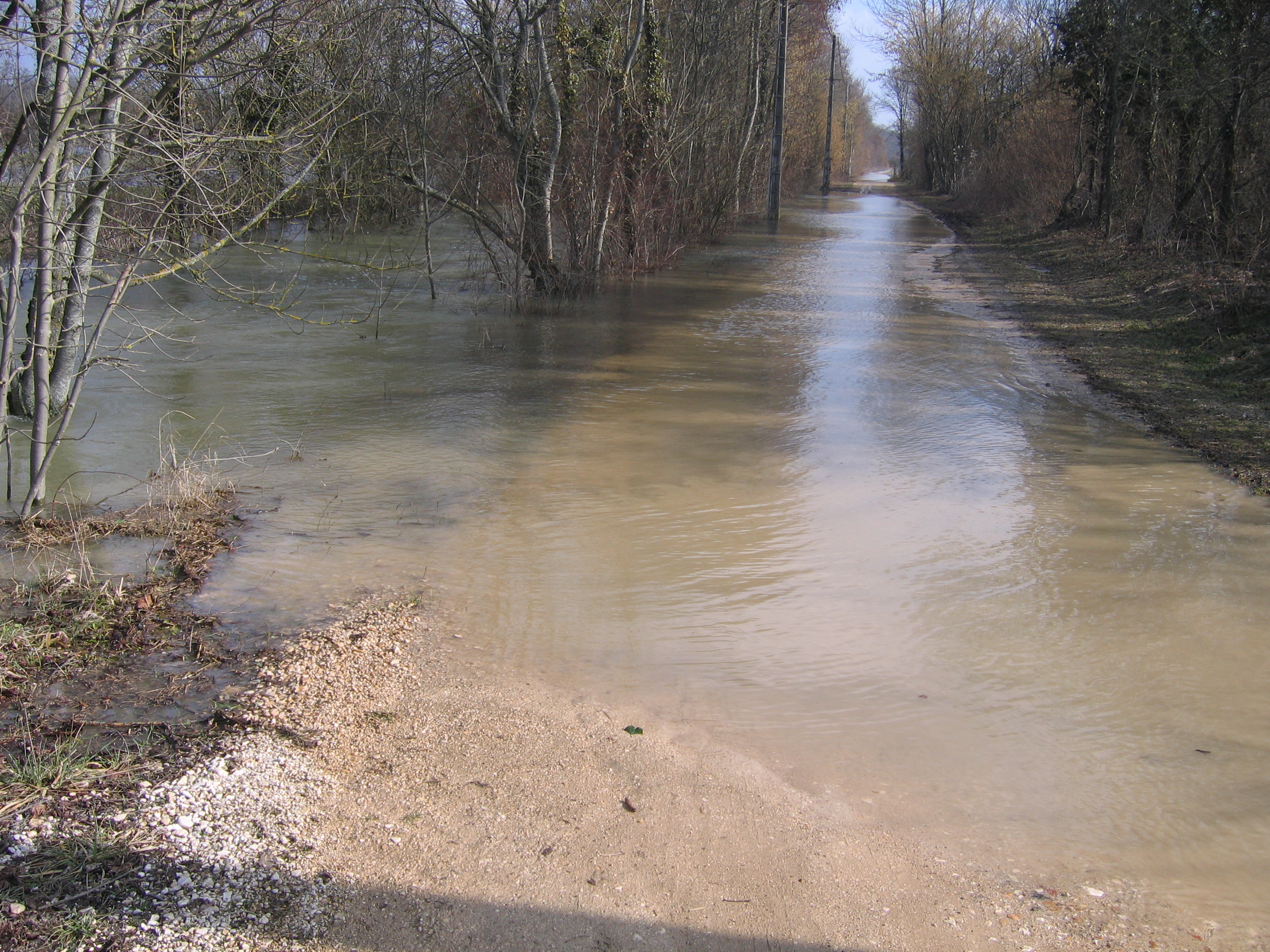 Crue de la fausse rivière, en mars 2006, a Arc sur Tille, rue du boulavesin, en Côte d'Or