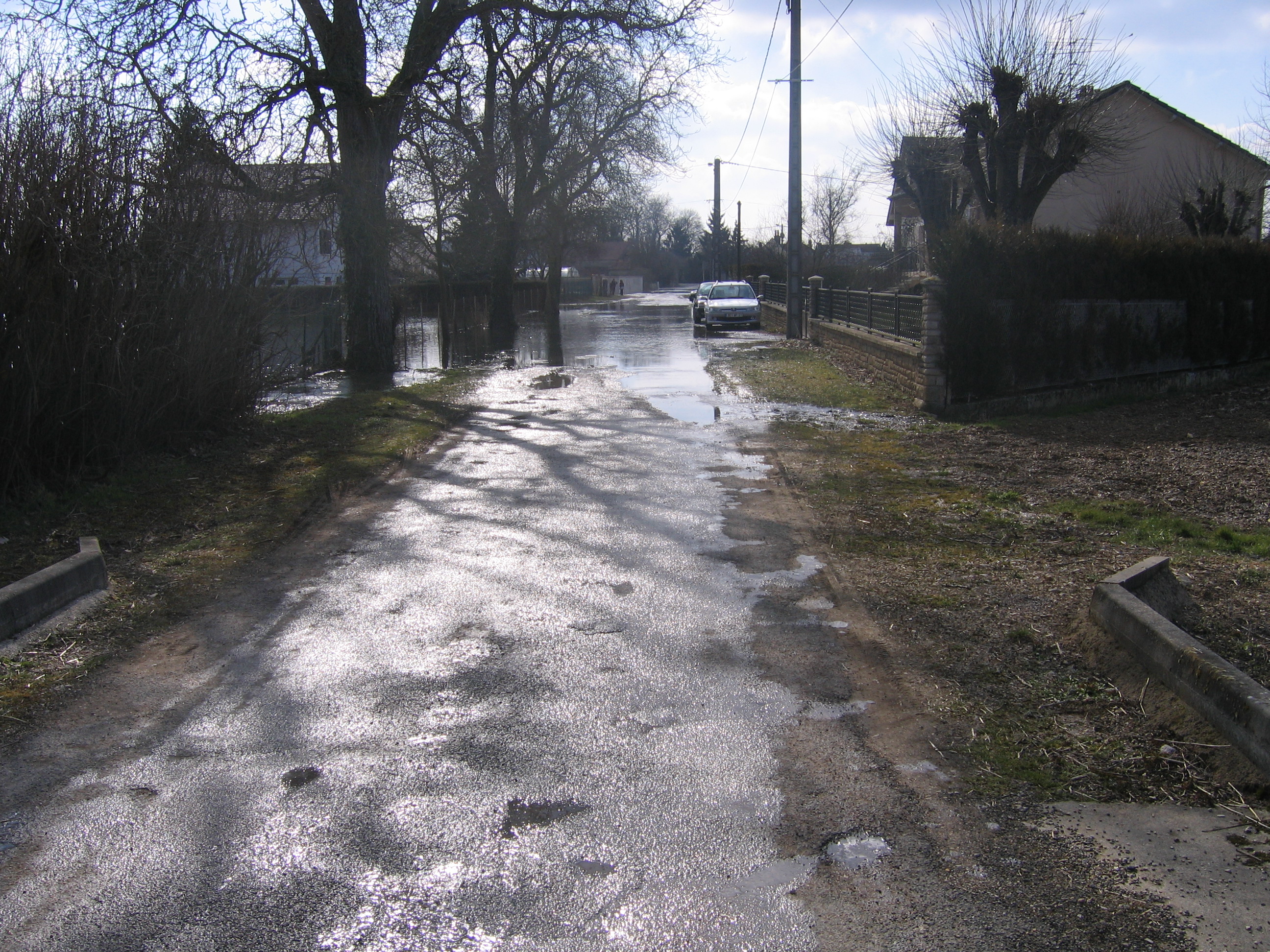 Crue de la fausse rivière, en mars 2006, à Arc sur Tille, rue boulavesin, en Côte d'Or