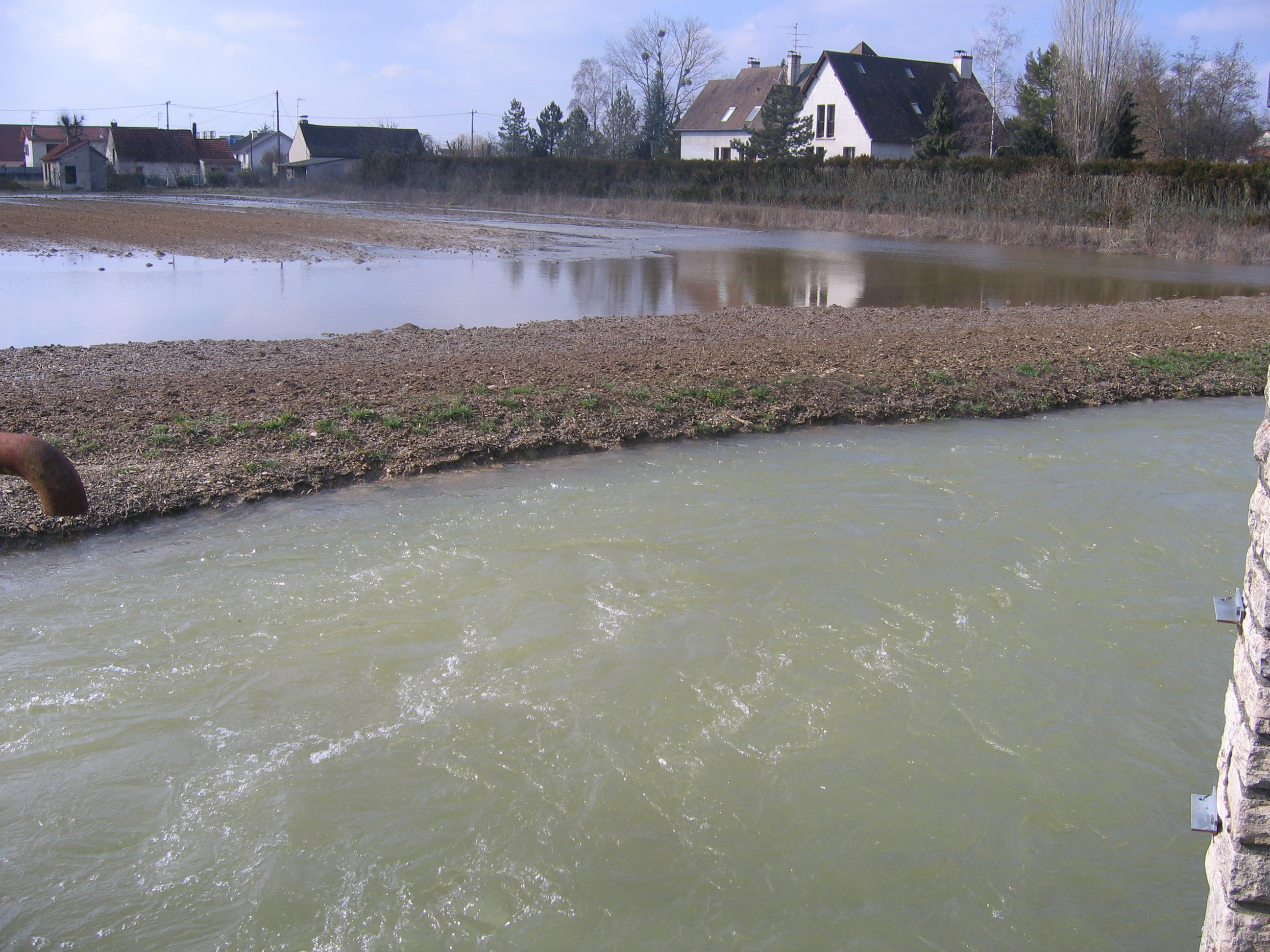 Crue de la Fausse Rivière, en mars 2006, à arc sur Tille, rue boulavesin, en Côte d'Or