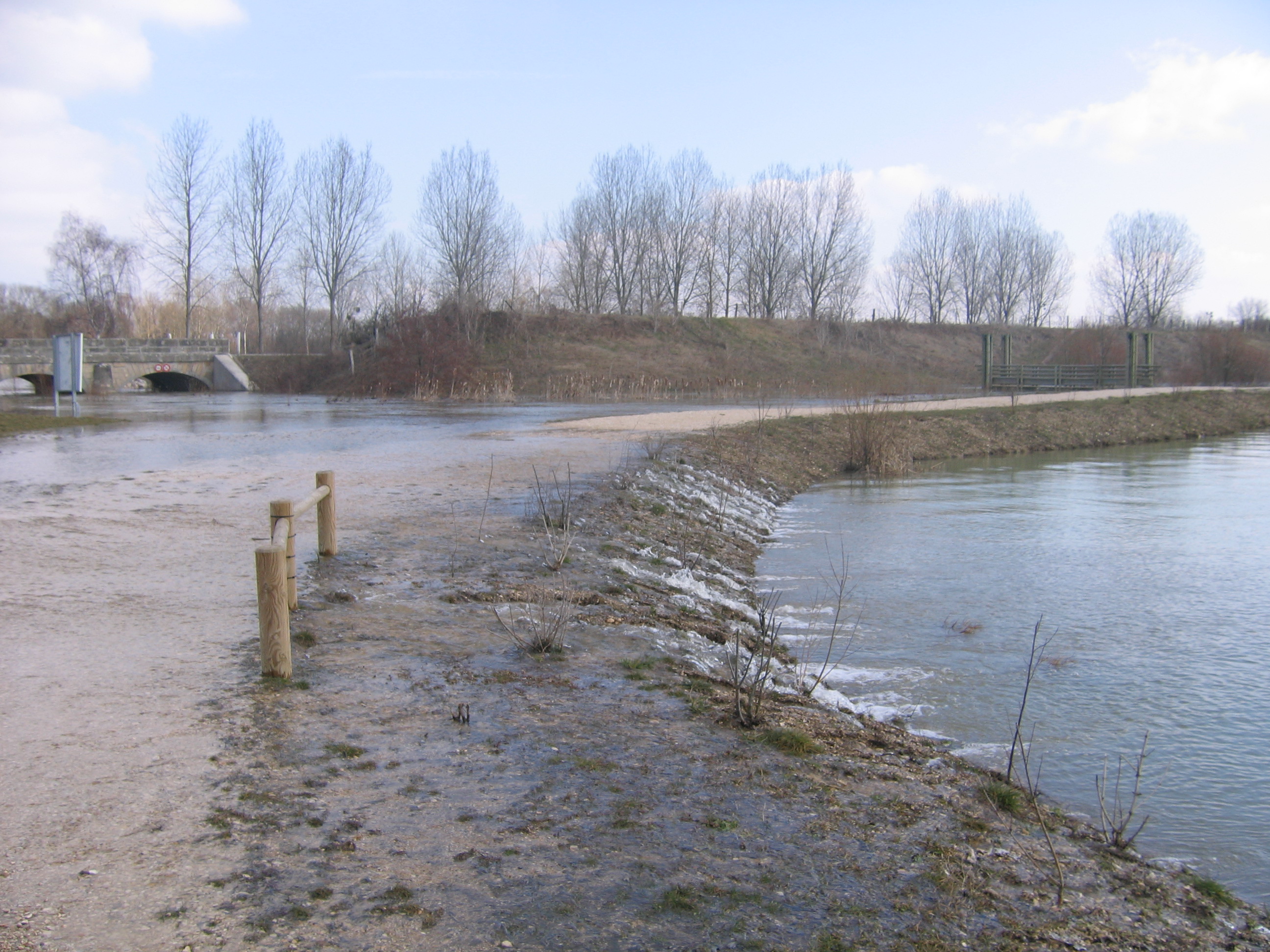 Crue de la rivière neuve, en mars 2006, à Arc sur Tille en Côte d'or