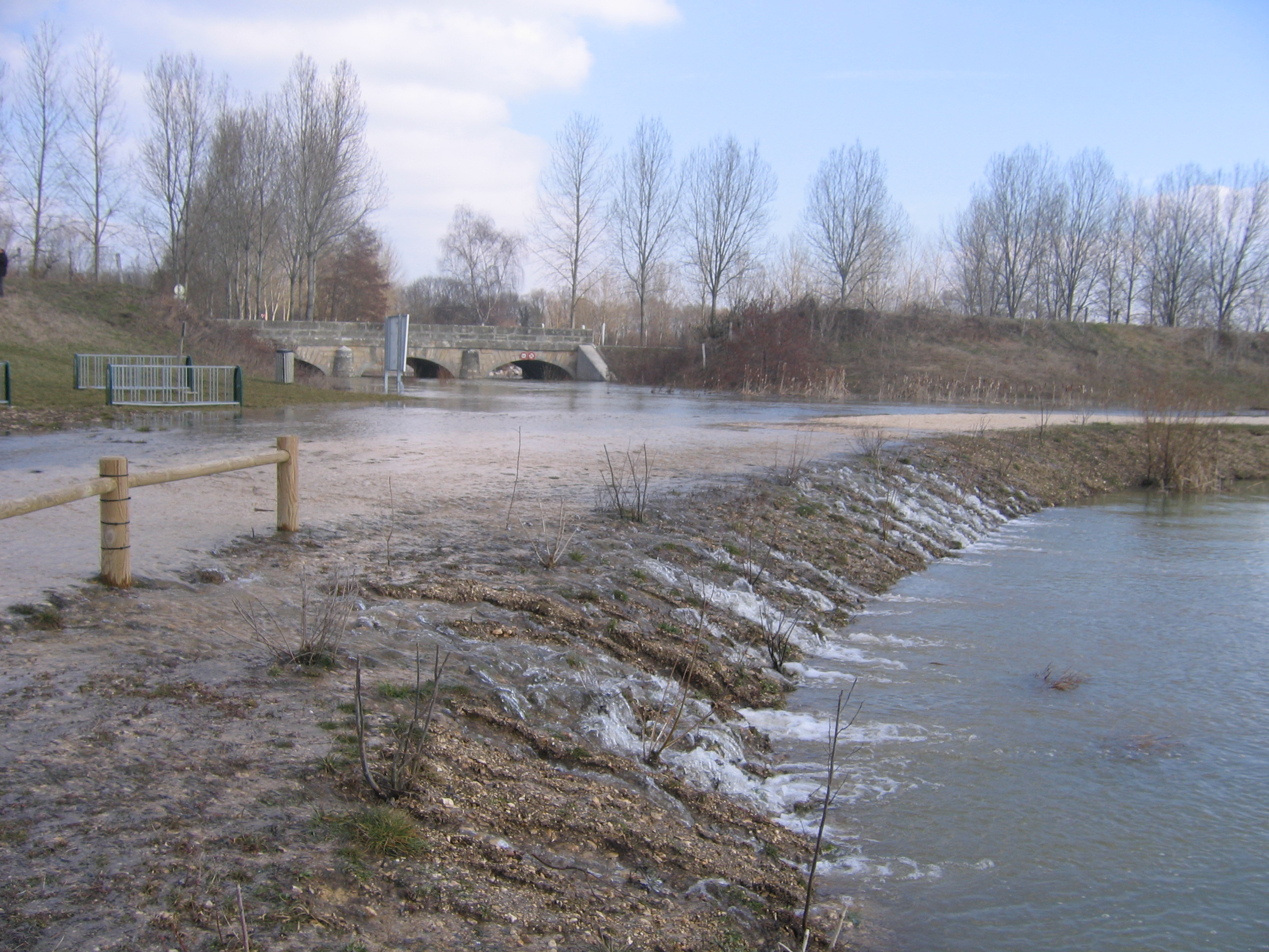 Crue de la rivière neuve, en mars 2006, à Arc sur Tille en Côte d'Or