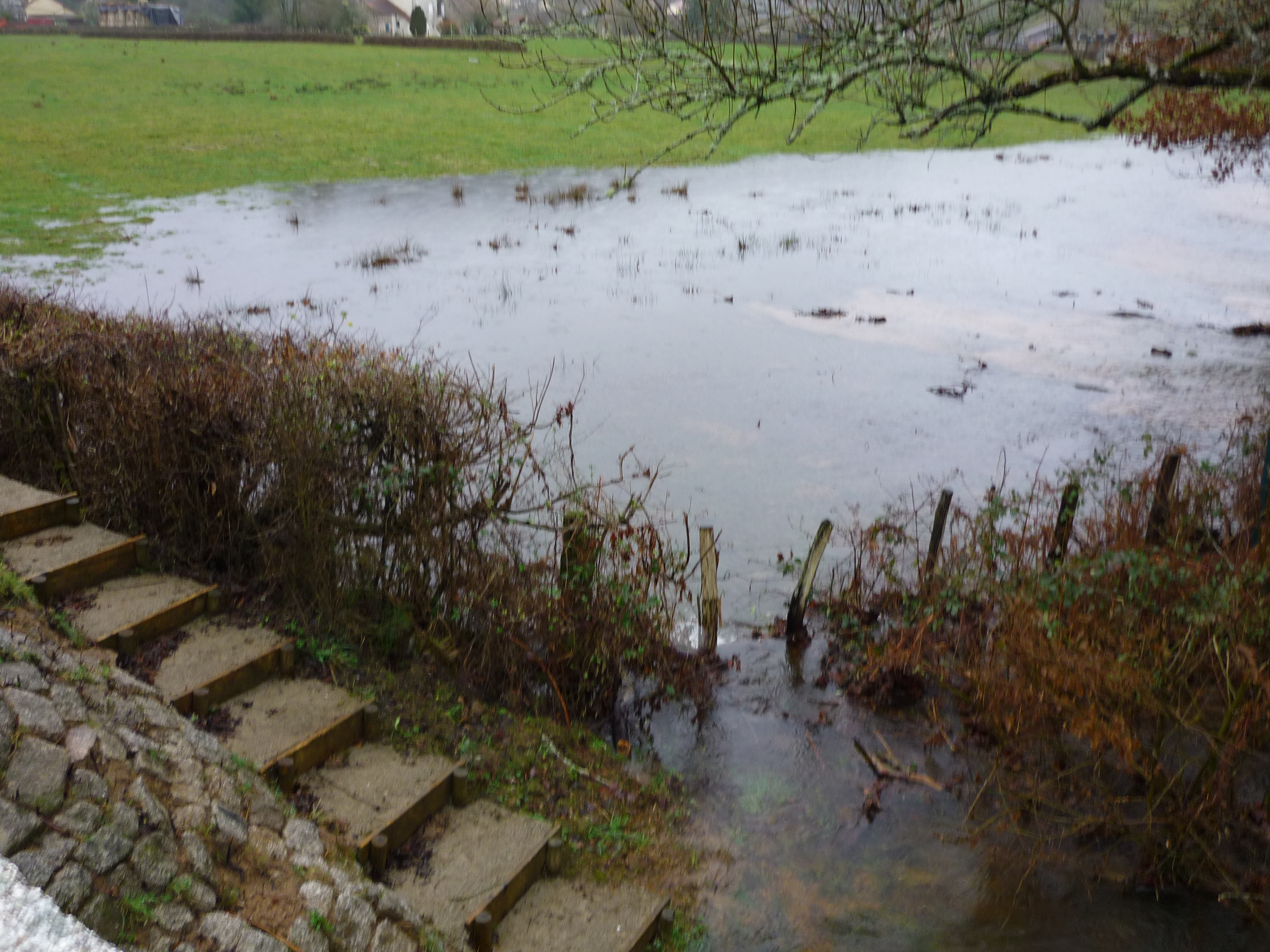 Crue de la Cure, en janvier 2018, à Marigny l'église, hameau de Crottefou, pont sur la D128, dans la Nièvre. 