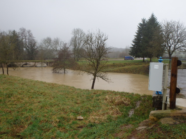 Crue de l'Aron, en janvier 2018, à Châtillon en Bazois, près de l'écluse du canal, dans la Nièvre