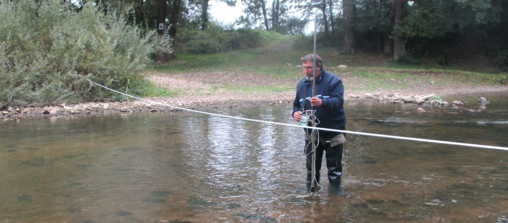 exemple de jaugeage à la perche à Pesmes en septembre 2019